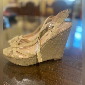 Nina- gold strappy glitter Sandal, 4.5” wedge heel, Size 8 1/2 *Gently Warn*